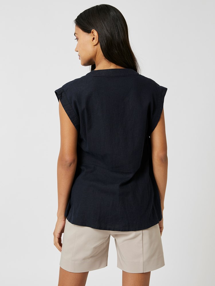 Ellie V-topp 7252567_EM6-IN WEAR-H24-Modell-Back_chn=vic_8613_Ellie V-topp EM6_Ellie V-topp EM6 7252567.jpg_Back||Back