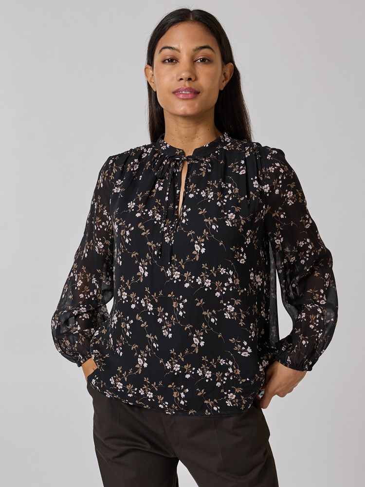 Raye bluse 7252787_CAB-RICCO VERO-A24-Modell-Front_chn=vic_7172_Raye bluse CAB_Raye bluse CAB 7252787.jpg_Front||Front