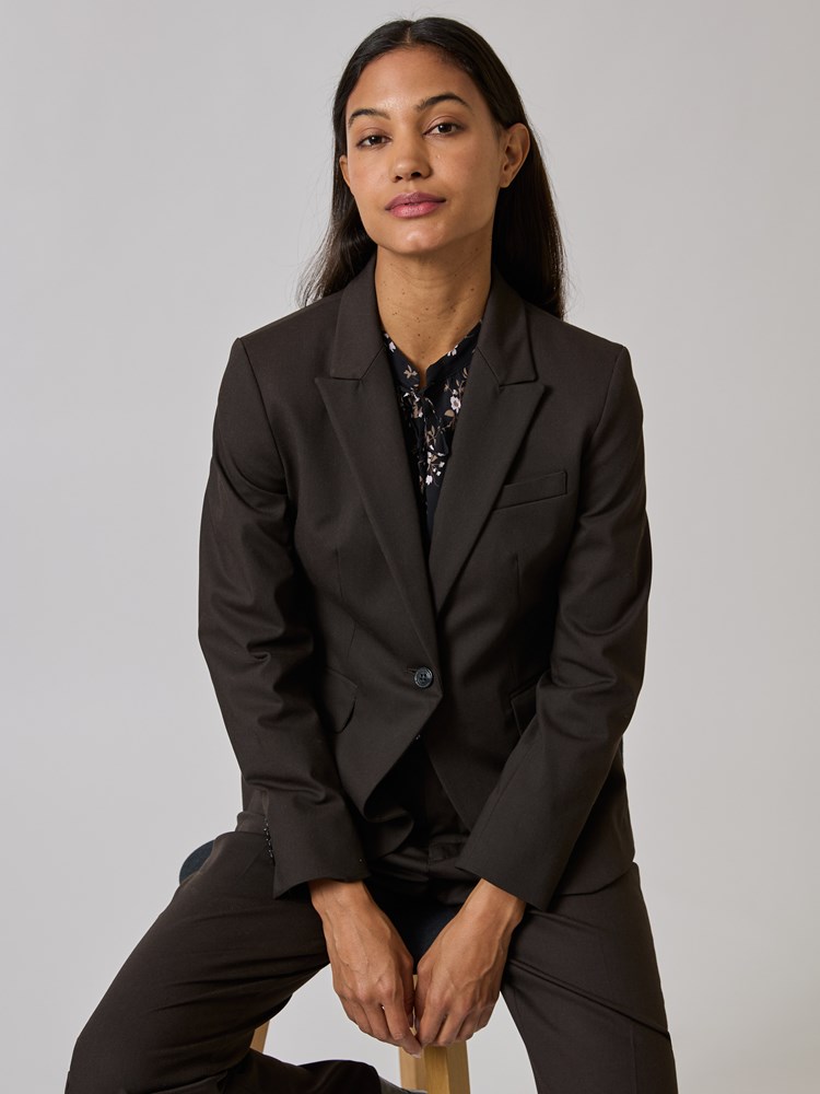 Beth Blazer 7252788_AIJ-RICCO VERO-A24-details_chn=vic_9670_Beth Blazer AIJ_Beth Blazer AIJ 7252788.jpg_