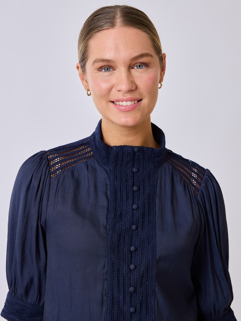 7253041 EM1 7253041_EM1-RICCO VERO-S25-details_chn=vic_4055_Lucile lace bluse EM1.jpg_