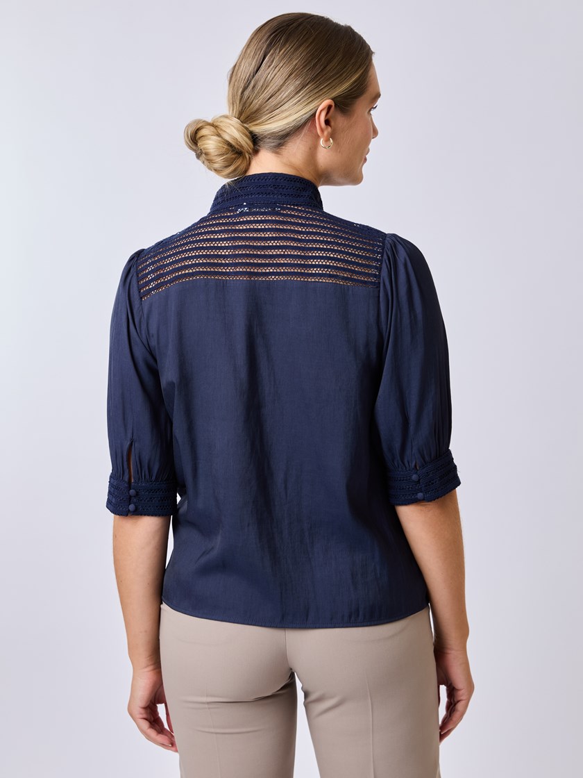 7253041 EM1 7253041_EM1-RICCO VERO-S25-Modell-Back_chn=vic_7861_Lucile lace bluse EM1.jpg_Back||Back