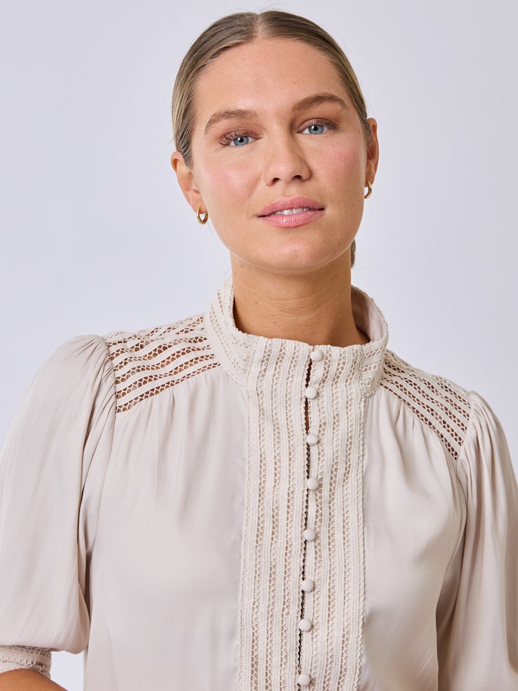 Lucile lace bluse 7253041_O79-RICCO VERO-S25-details_chn=vic_7085_Lucile lace bluse O79_Lucile lace bluse O79 7253041.jpg_