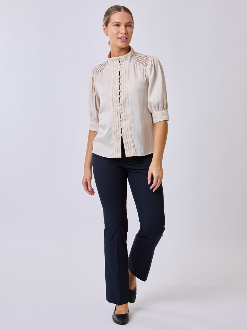 7253041 O79 7253041_O79-RICCO VERO-S25-Modell-Front_chn=vic_2353_Lucile lace bluse O79.jpg_Front||Front
