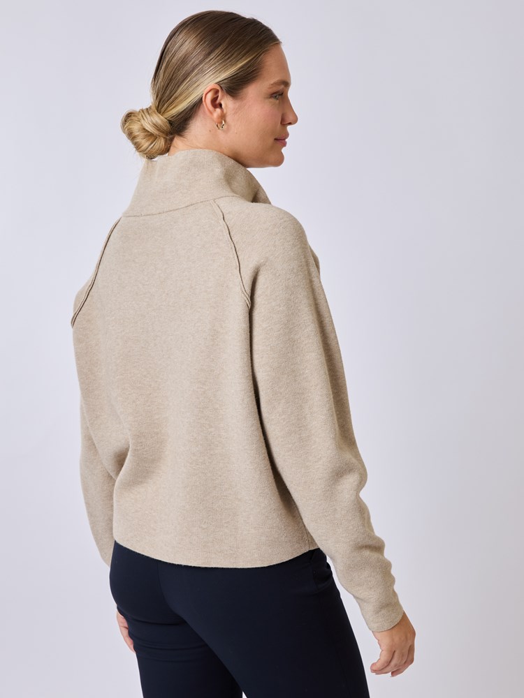 Carrie genser 7253044_A9N-RICCO VERO-S25-Modell-Back_chn=vic_2331_Carrie genser A9N_Carrie genser A9N 7253044.jpg_Back||Back