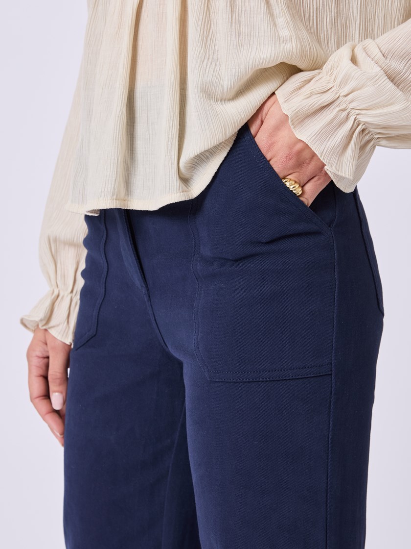 7253093 EM1 7253093_EM1-RICCO VERO-S25-details_chn=vic_5811_Bess Trouser EM1.jpg_