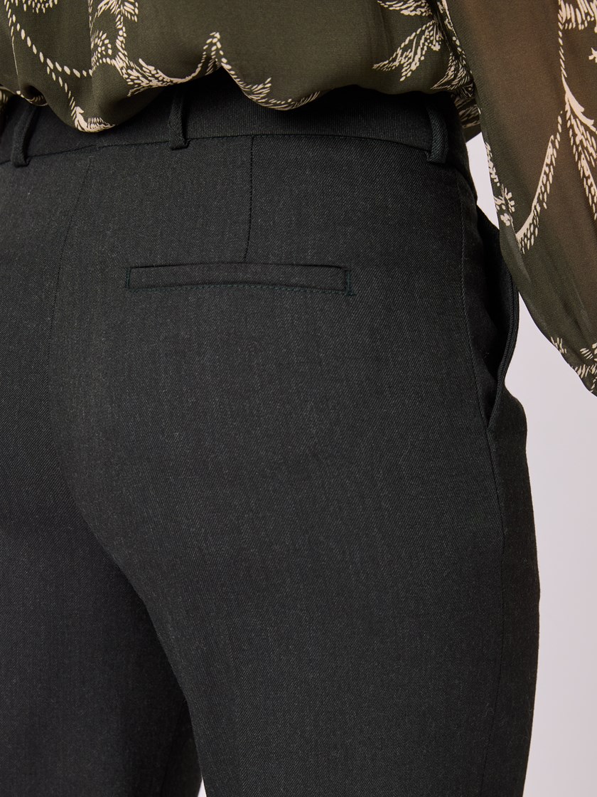 7253483 GOS 7253483_GOS-RICCO VERO-NOS-Front_9546_Shape Trouser GOS.jpg_Front
