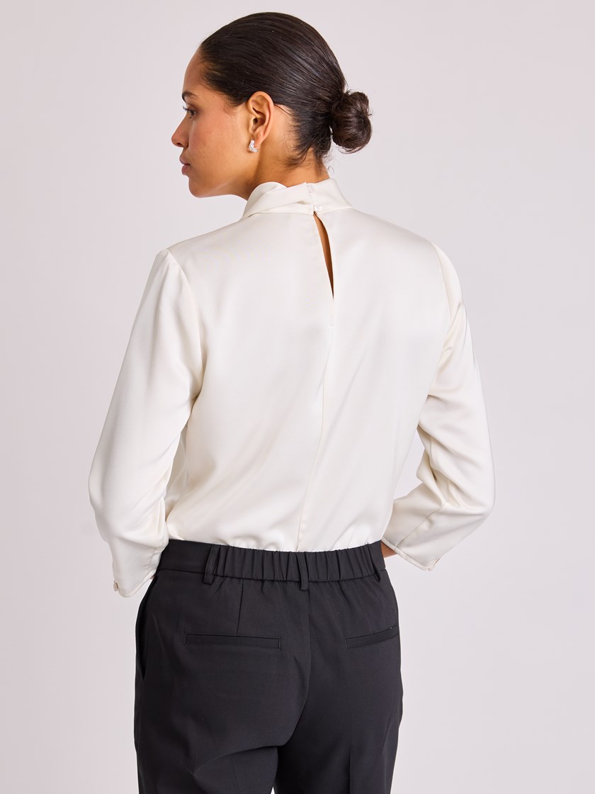 7253533 A9N 7253533_A9N-RICCO VERO-W25-Front_3409_Noel Topp_Noel Topp A9N.jpg_Front||Front