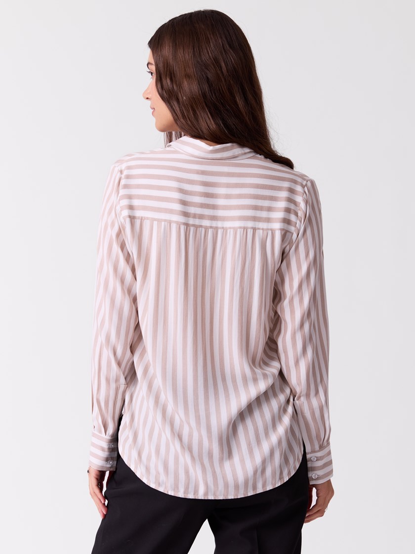 7253713 O68 7253713_O68-RICCO VERO-S26-Modell-Front_chn=vic_1073_Stina Shirt O68.jpg_