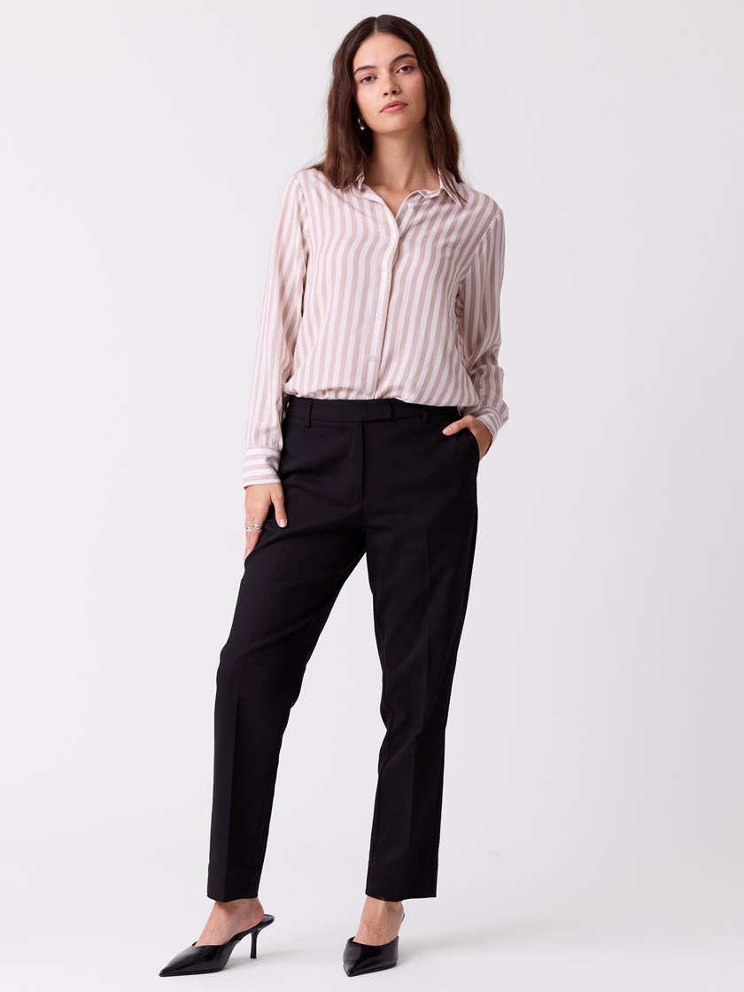 7253713 O68 7253713_O68-RICCO VERO-S26-Modell-Front_chn=vic_2615_Stina Shirt O68_Stina Shirt O68 7253713.jpg_