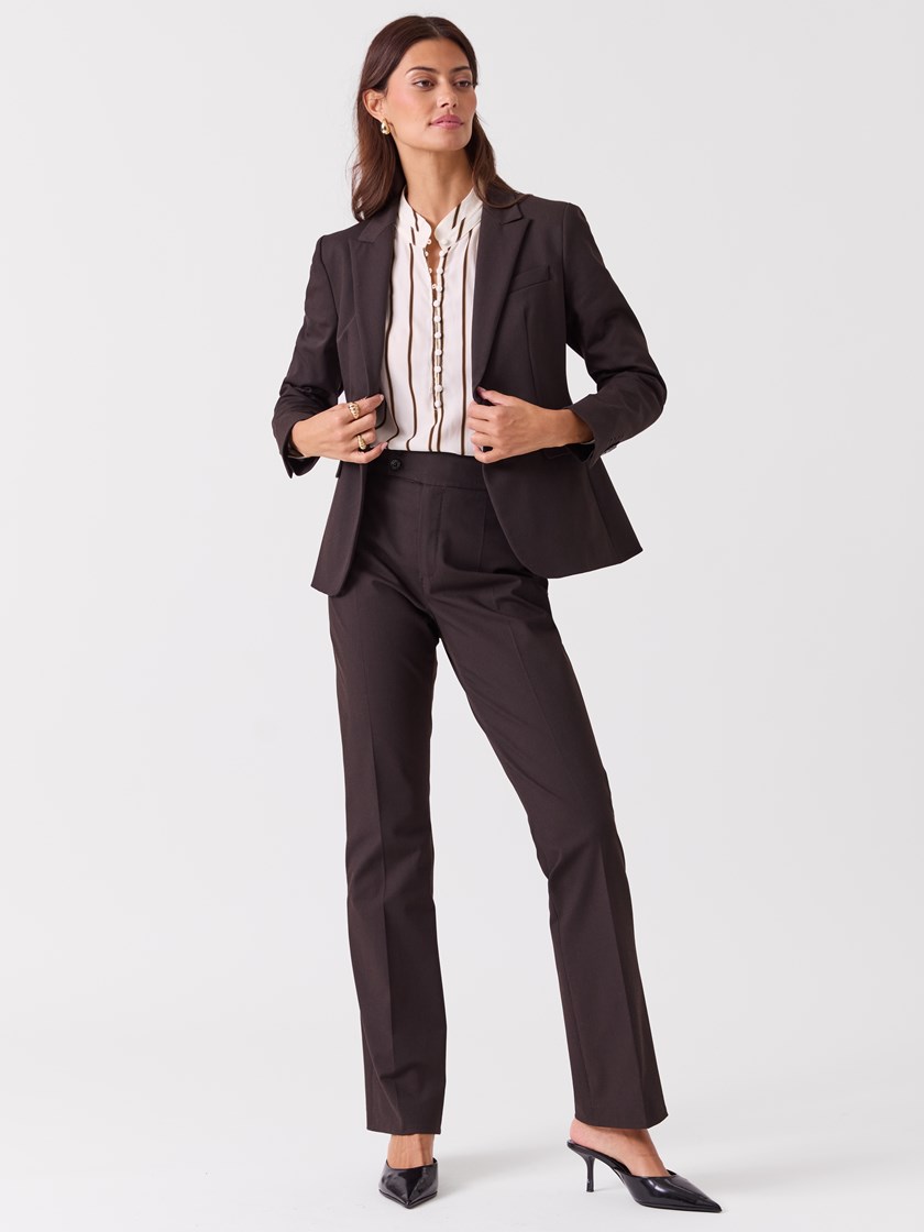 7253935 AIU 7253935_AIU-RICCO VERO-A26-Modell-Front_chn=vic_4697_Beth Blazer AIU.jpg_Front||Front