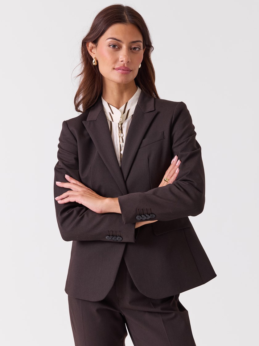 7253935 AIU 7253935_AIU-RICCO VERO-A26-Modell-Front_chn=vic_5204_Beth Blazer AIU.jpg_Front||Front