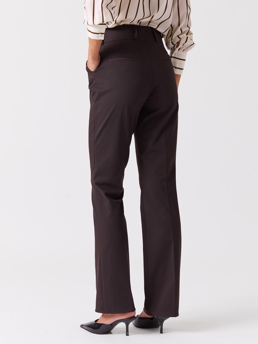 7253936 AIU 7253936_AIU-RICCO VERO-A26-Modell-Front_chn=vic_7336_High Waist Trouser AIU.jpg_Front||Front
