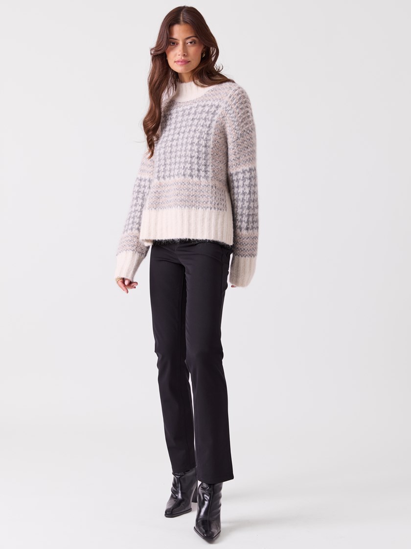 7253938 O79 7253938_O79-RICCO VERO-A26-Modell-Front_chn=vic_9289_Echo Glencheck Sweater O79.jpg_Front||Front