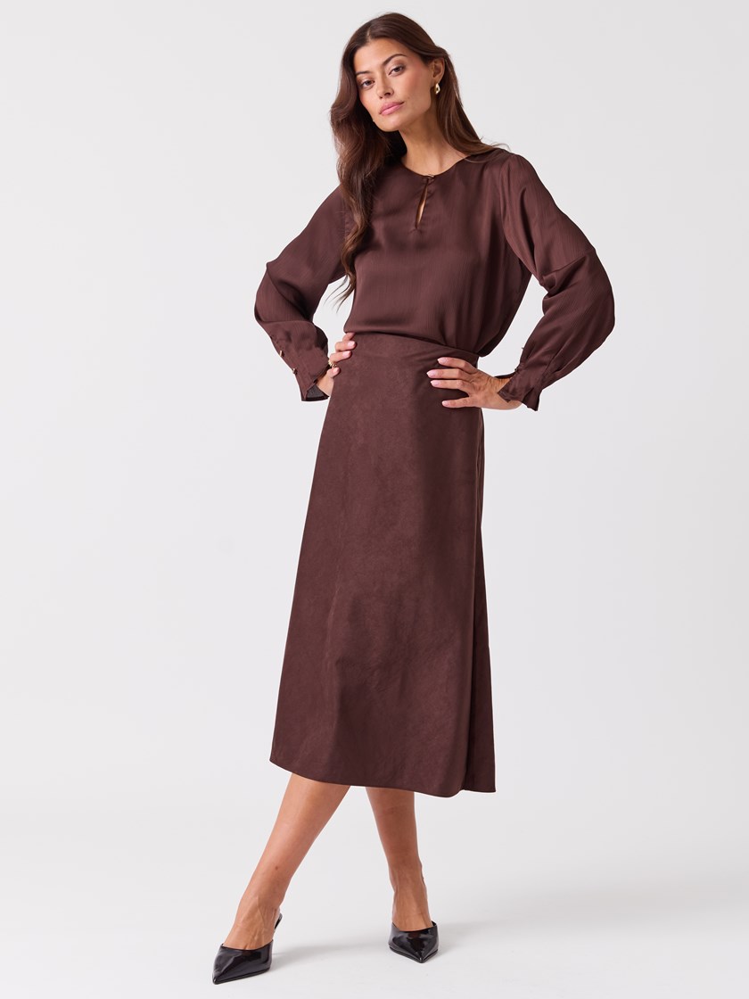 7253939 AIU 7253939_AIU-RICCO VERO-A26-Modell-Front_chn=vic_6115_Millie Blouse AIU.jpg_Front||Front