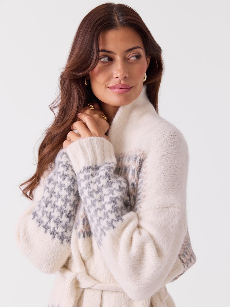Spirit Glencheck Cardigan 7253940_O79-RICCO VERO-A26-Modell-Front_chn=vic_3832_Spirit Glencheck Cardigan O79.jpg_Front||Front