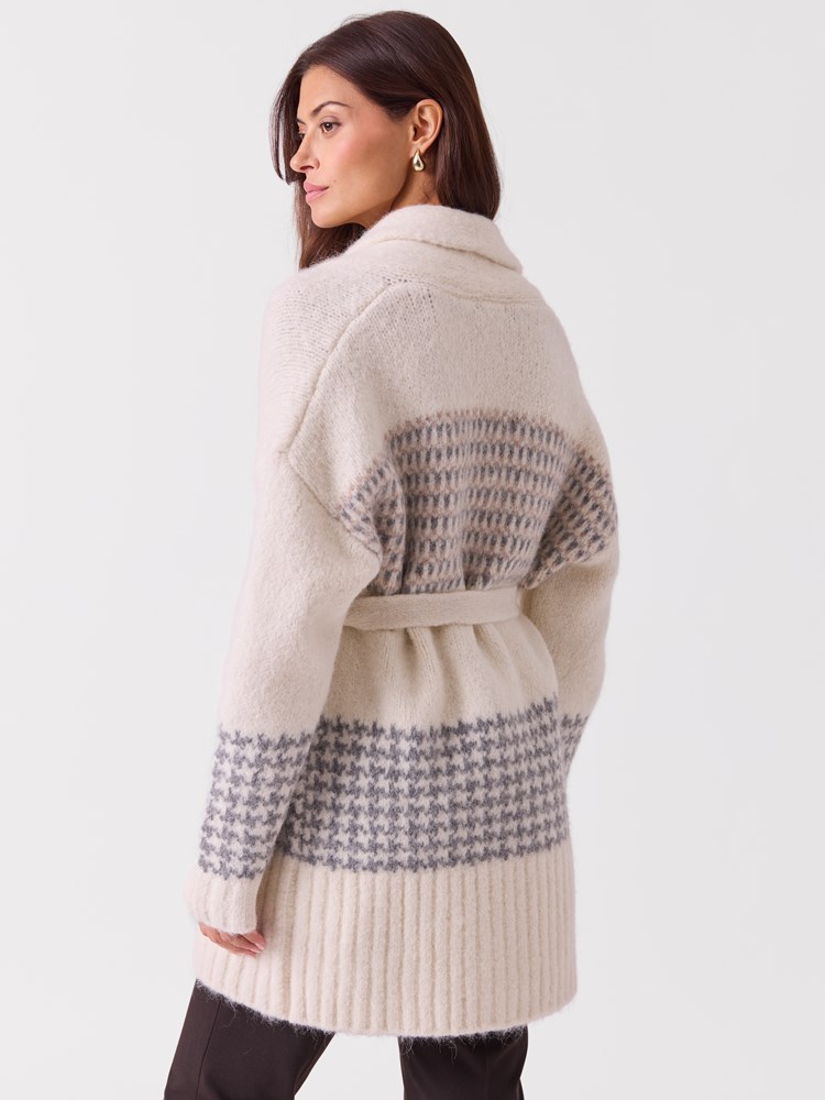 Spirit Glencheck Cardigan 7253940_O79-RICCO VERO-A26-Modell-Front_chn=vic_5315_Spirit Glencheck Cardigan O79.jpg_Front||Front