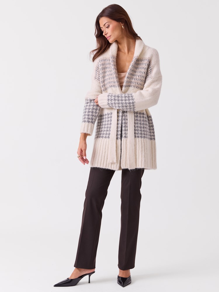 Spirit Glencheck Cardigan 7253940_O79-RICCO VERO-A26-Modell-Front_chn=vic_9812_Spirit Glencheck Cardigan O79.jpg_Front||Front