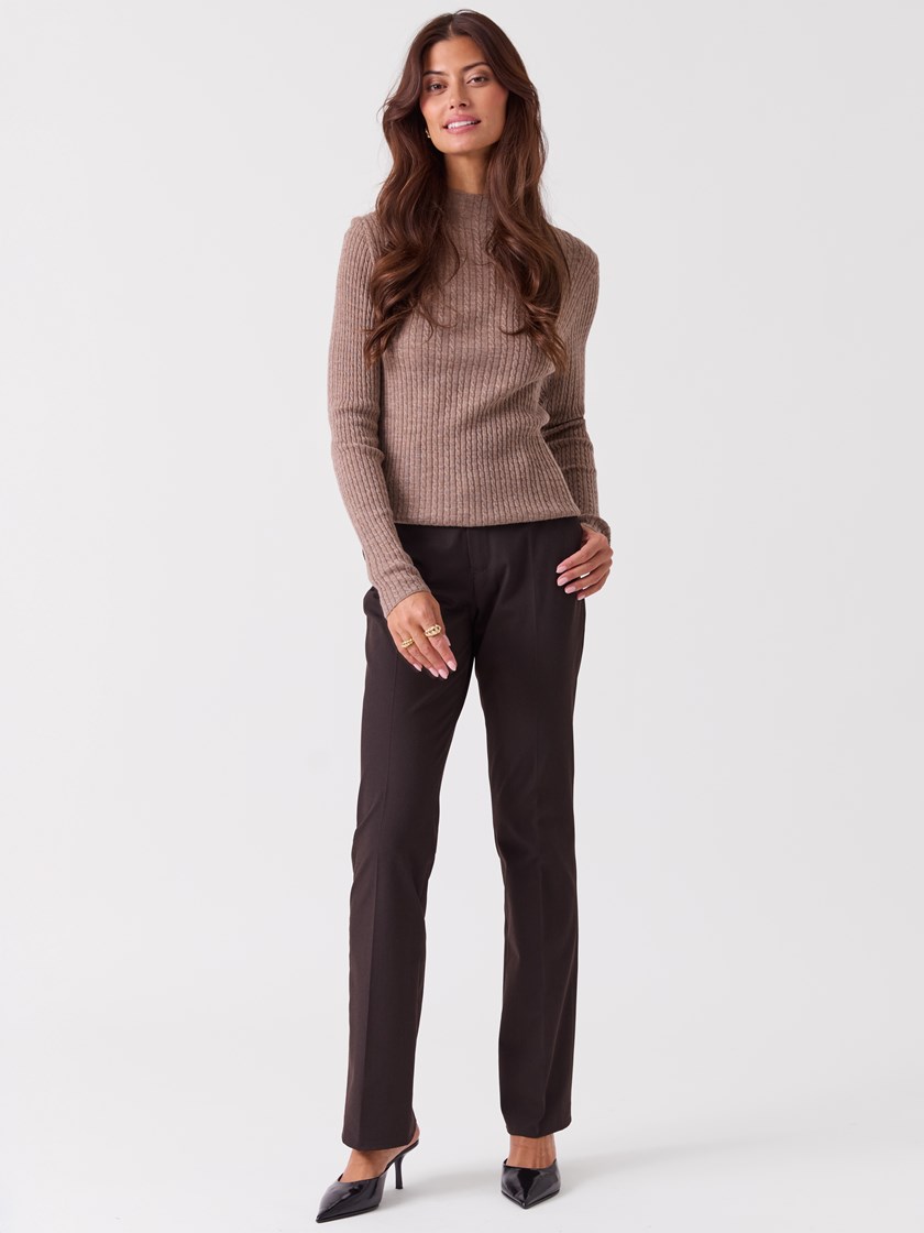 7253944 AIU 7253944_AIU-RICCO VERO-A26-Modell-Front_chn=vic_2292_Bree Turtle Neck AIU.jpg_Front
