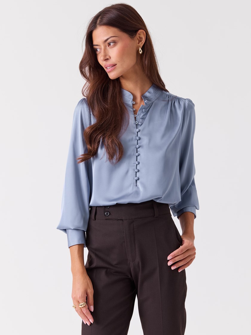 7253945 EN3 7253945_EN3-RICCO VERO-A26-Modell-Front_chn=vic_7855_Charlotte Blouse EN3.jpg_Front