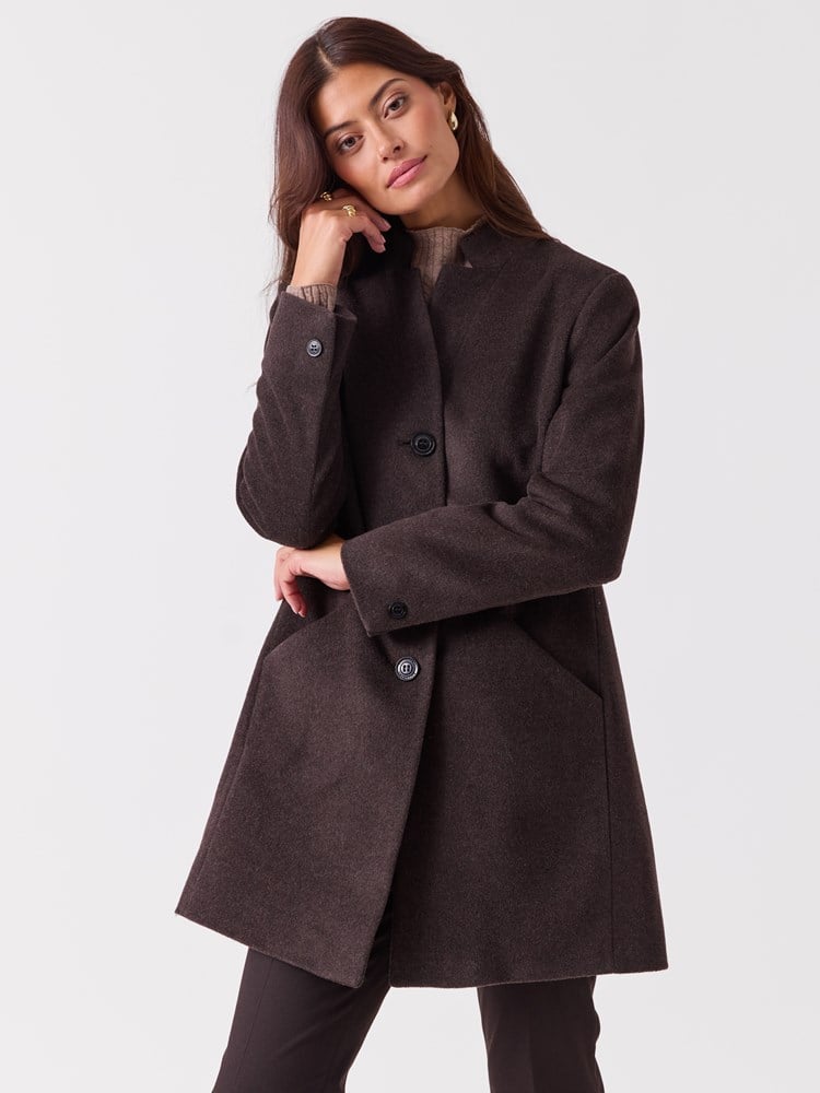 Cashet Winter Coat 7253947_AIU-RICCO VERO-A26-Modell-Front_chn=vic_1049_Cashet Winter Coat AIU.jpg_Front||Front