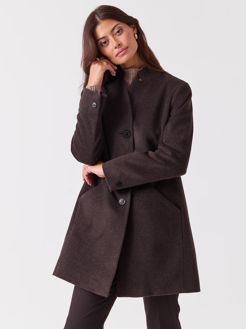 7253947 AIU 7253947_AIU-RICCO VERO-A26-Modell-Front_chn=vic_1049_Cashet Winter Coat AIU.jpg_Front||Front