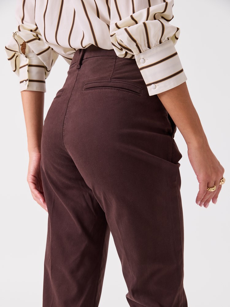 Chino turn up 7253961_AIU-MAC-A26-Modell-Front_chn=vic_5522_Chino Turn Up AIU_Chino turn up AIU.jpg_Front||Front