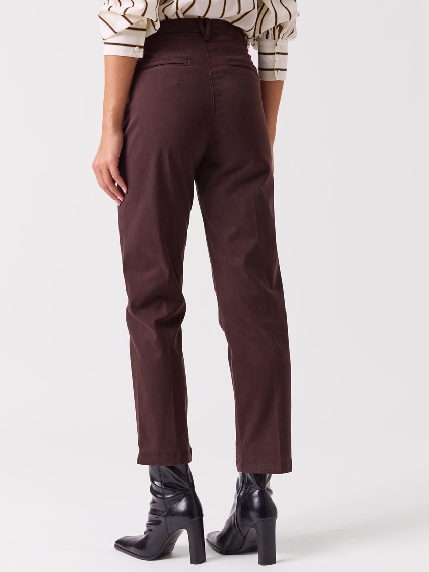 7253961 AIU 7253961_AIU-MAC-A26-Modell-Front_chn=vic_7793_Chino Turn Up AIU_Chino turn up AIU.jpg_Front||Front