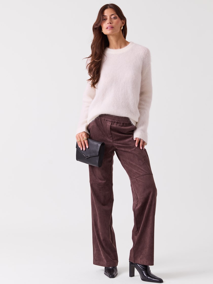 7253964 AIU 7253964_AIU-MAC-A26-Modell-Front_chn=vic_1944_Chiara AIU.jpg_Front||Front