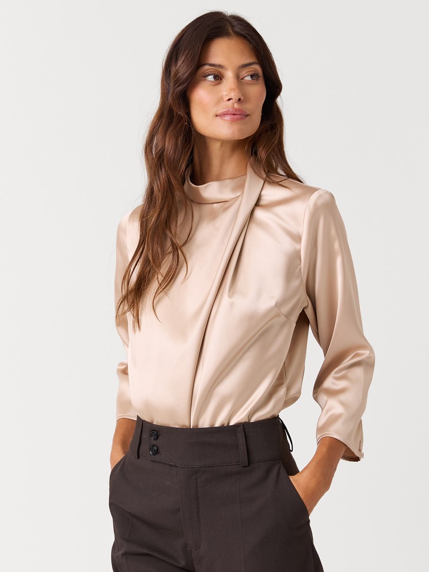 7254009 A9N 7254009_A9N-RICCO VERO-W26-Modell-Front_chn=vic_2423_Noel Top A9N.jpg_Front||Front
