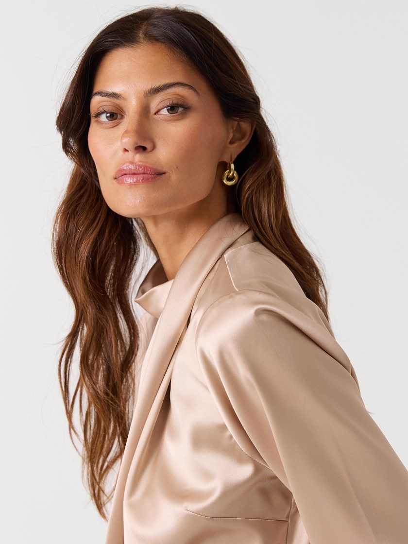 7254009 A9N 7254009_A9N-RICCO VERO-W26-Modell-Front_chn=vic_3832_Noel Top A9N.jpg_Front||Front