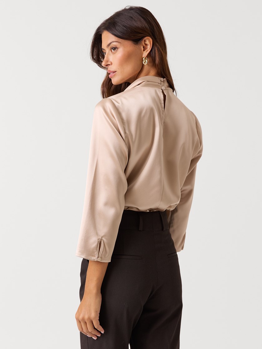 7254009 A9N 7254009_A9N-RICCO VERO-W26-Modell-Front_chn=vic_6662_Noel Top A9N.jpg_Front||Front