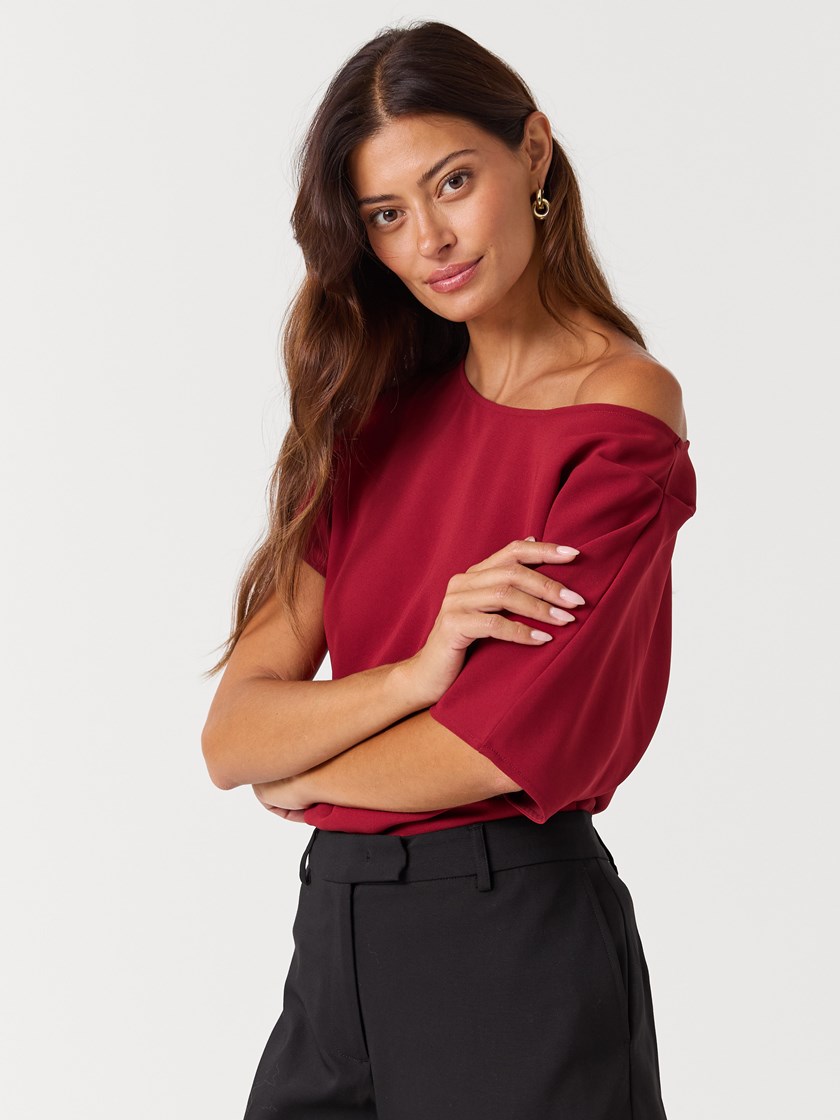 7254015 K4Z 7254015_K4Z-RICCO VERO-W26-Modell-Front_chn=vic_5006_Iris Top K4Z.jpg_Front||Front