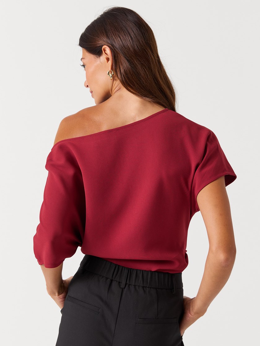 7254015 K4Z 7254015_K4Z-RICCO VERO-W26-Modell-Front_chn=vic_9915_Iris Top K4Z.jpg_Front||Front