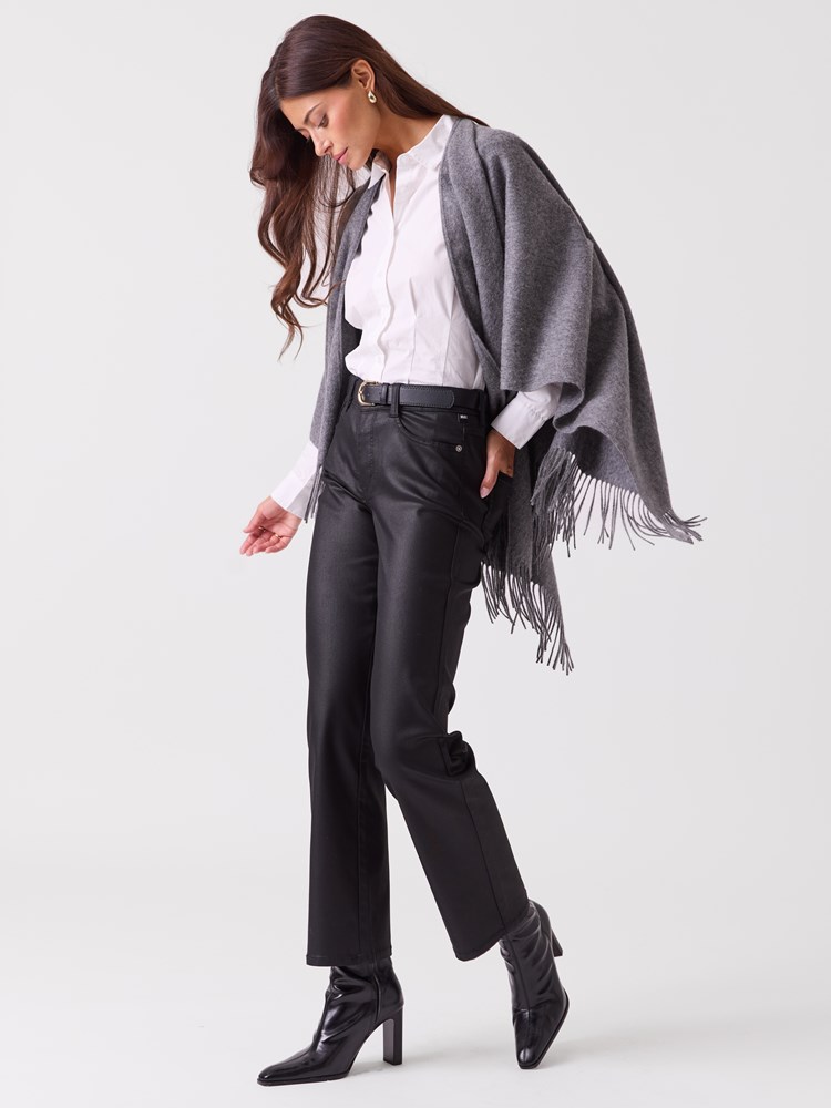 Laura 7254018_ID2-MAC-W26-Modell-Front_chn=vic_824_Laura ID2.jpg_Front||Front