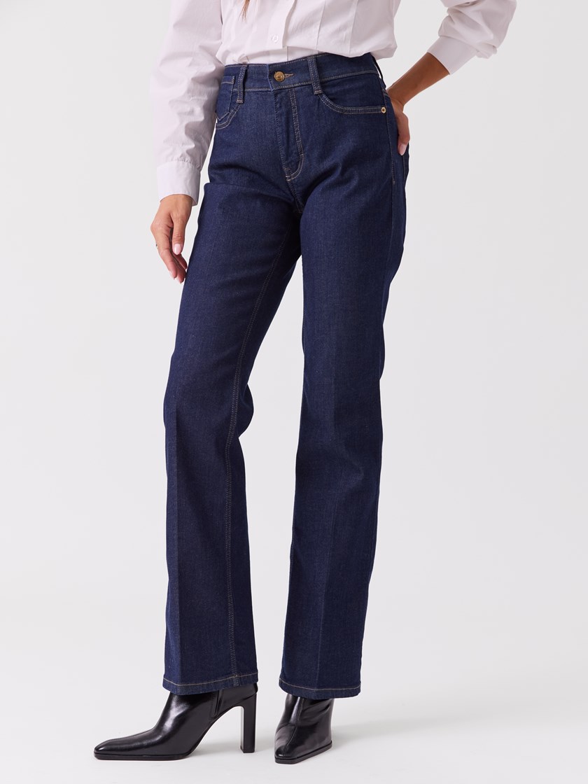 7254019 EN3 7254019_EN3-MAC-NOS-Modell-Front_chn=vic_2468_Laura EN3.jpg_Front||Front