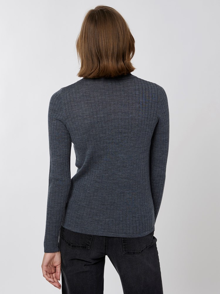 Micah zip genser 7500049_IGG-BLU-A22-Modell-Back_chn=vic_5743_Micah zip genser IGG 7500049.jpg_Back||Back