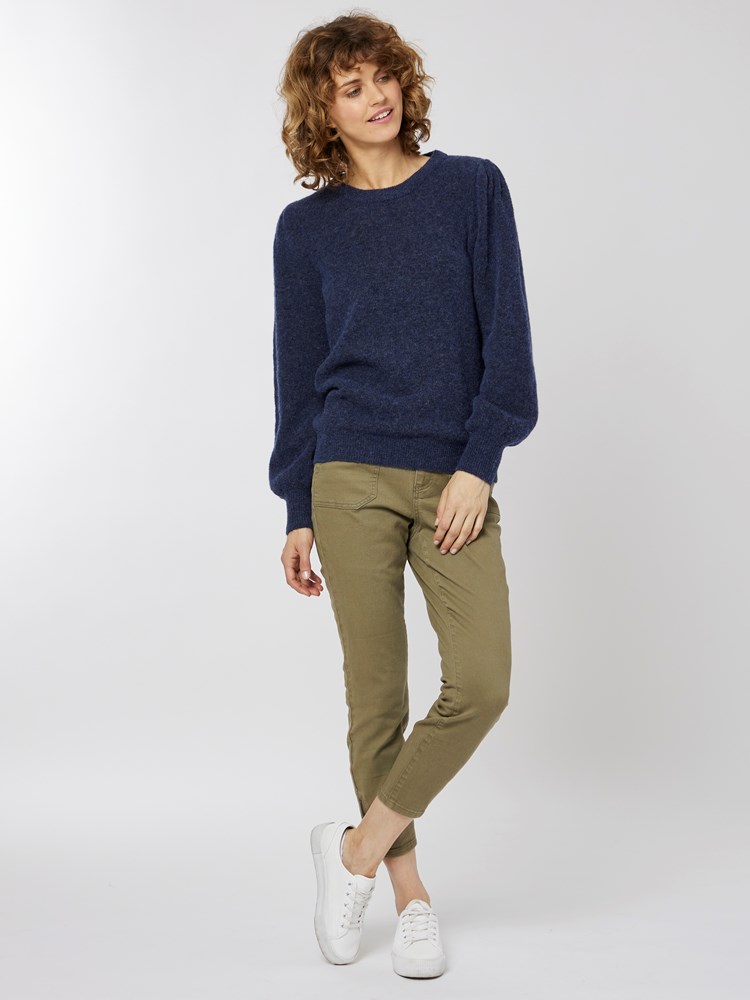 Norah pufferm genser 7500061_EM4-MELL-A22-Modell-Front_chn=vic_6977_Norah pufferm genser EM4 7500061.jpg_Front||Front