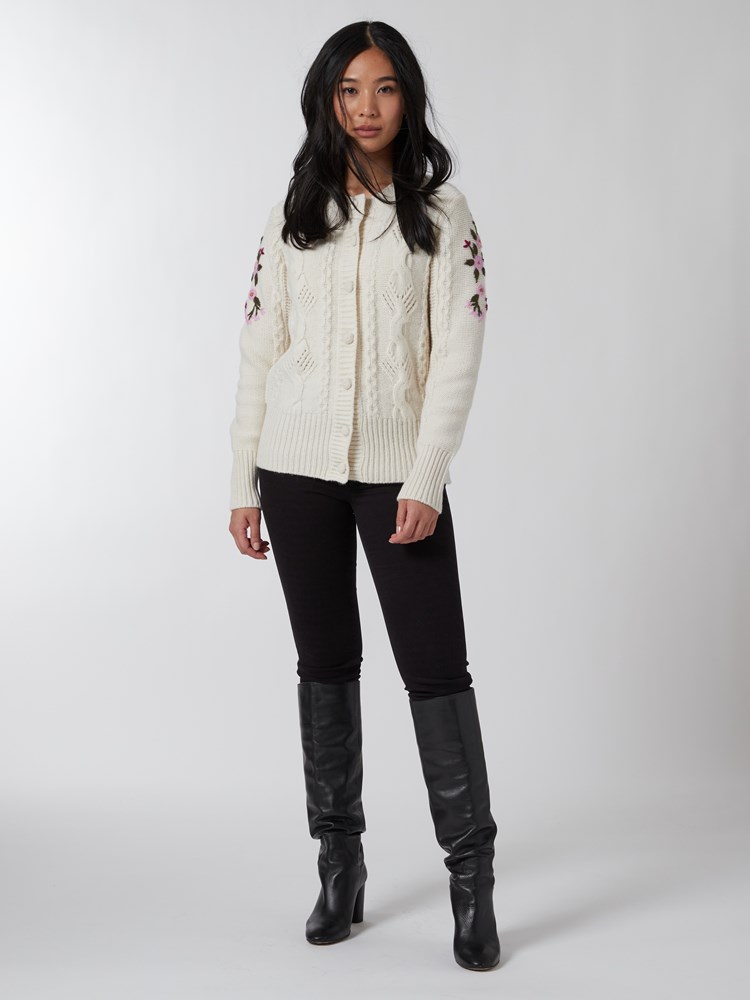 Katarina cardigan 7500260_O79-JEANPAUL-A22-Modell-Front_2184_Katarina cardigan O79_Katarina cardigan O79 7500260.jpg_Front||Front