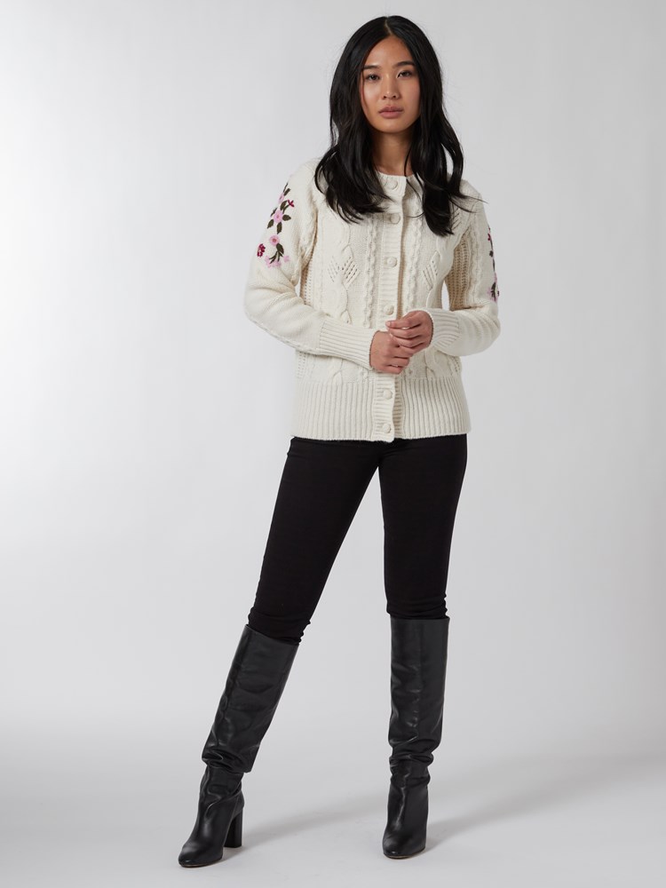 Katarina cardigan 7500260_O79-JEANPAUL-A22-Modell-Front_755_Katarina cardigan O79_Katarina cardigan O79 7500260.jpg_Front||Front