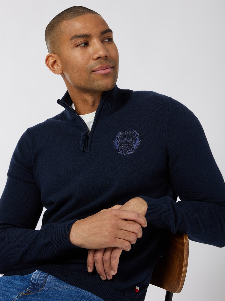 Lucien genser 7500335_EM6-JEANPAUL-W22-Modell-Front_9562_Lucien genser EM6.jpg_