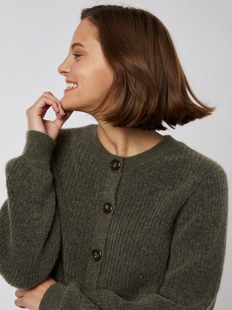 Antonia cardigan 7500463_IFJ-DONNA-A22-Modell-Front_chn=vic_2105_Antonia cardigan IFJ_Antonia cardigan IFJ 7500463.jpg_Front||Front