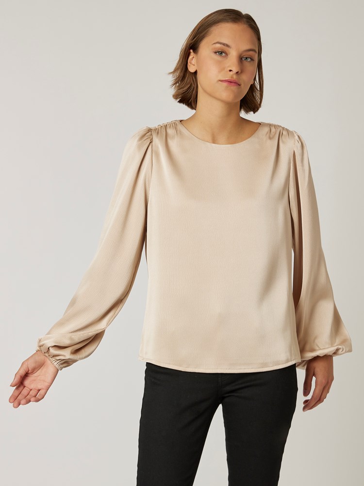 Averie bluse 7500628_A9I-DONNA-W22-Modell-Front_chn=vic_3012_Averie bluse A9I_Averie bluse A9I 7500628.jpg_Front||Front