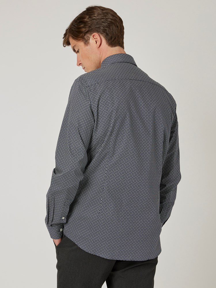 Colin skjorte 7500778_C29-MRCAPUCHIN-W22-Modell-Back_chn=vic_405_Colin skjorte C29.jpg_Back||Back