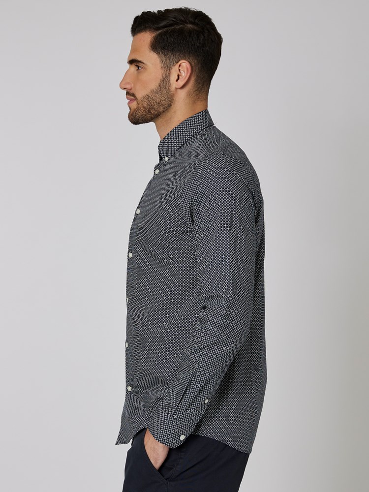 Colin skjorte 7500778_C29-MRCAPUCHIN-W22-Modell-Front_chn=boys_3731_Colin skjorte C29.jpg_Front||Front