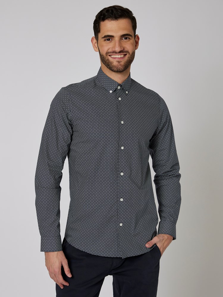 Colin skjorte 7500778_C29-MRCAPUCHIN-W22-Modell-Front_chn=boys_8075_Colin skjorte C29.jpg_Front||Front