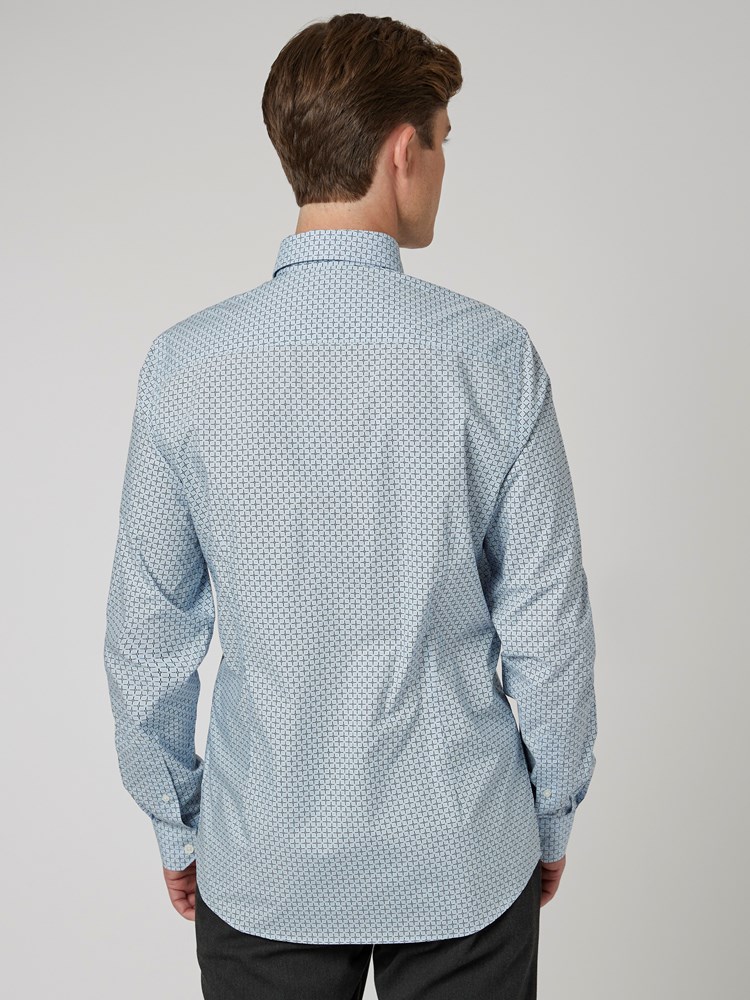 Colin skjorte 7500778_E8P-MRCAPUCHIN-W22-Modell-Back_chn=vic_1459_Colin skjorte E8P.jpg_Back||Back