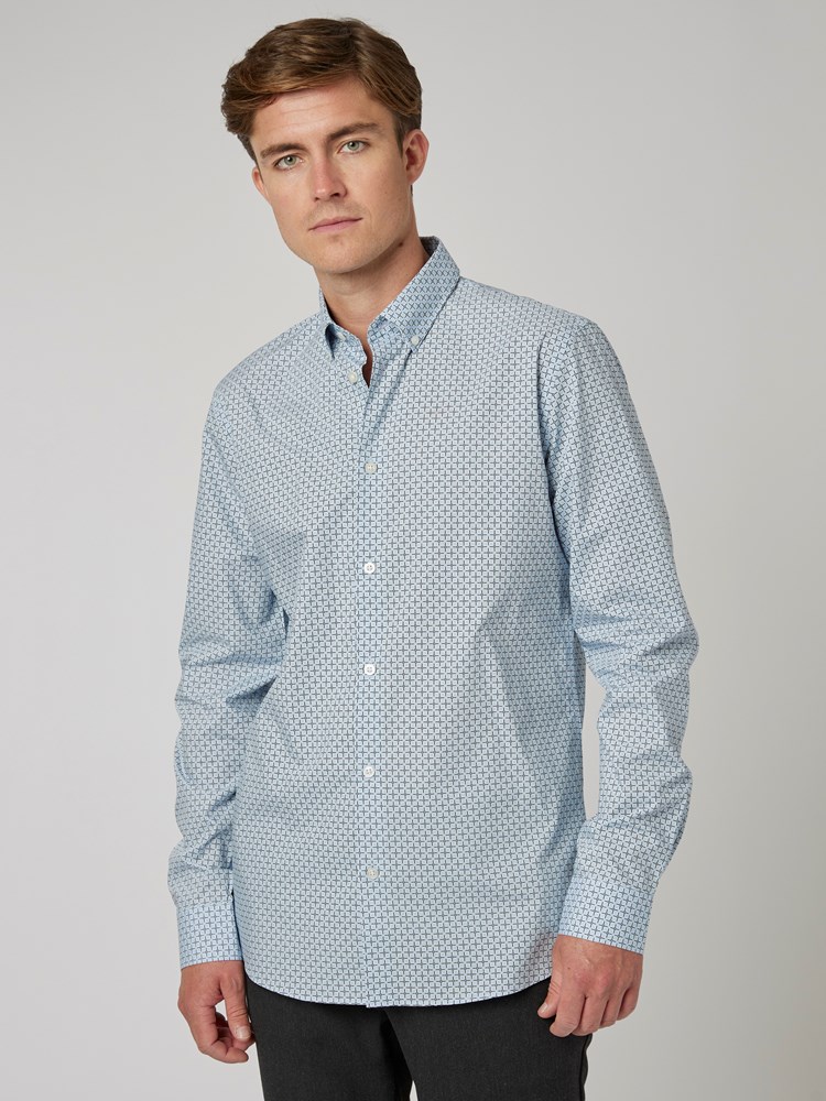 Colin skjorte 7500778_E8P-MRCAPUCHIN-W22-Modell-Front_chn=vic_4689_Colin skjorte E8P.jpg_Front||Front