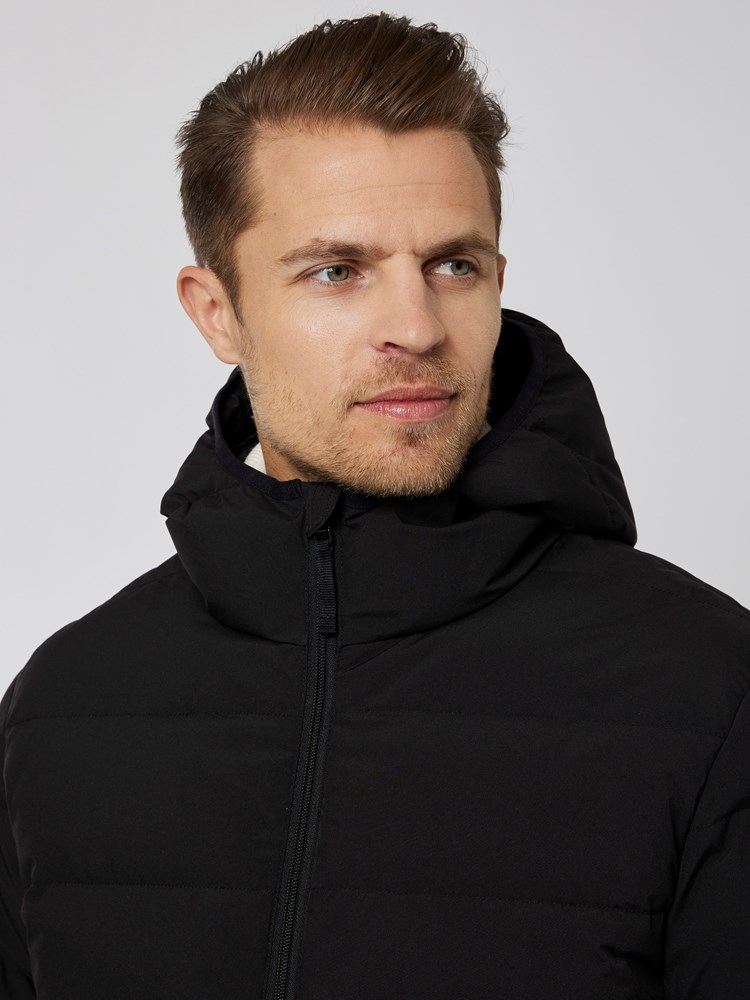 Philip down jakke 7501065_ID2-MRCAPUCHIN-A22-Modell-Front_chn=vic_9381_Philip down jakke ID2.jpg_Front||Front