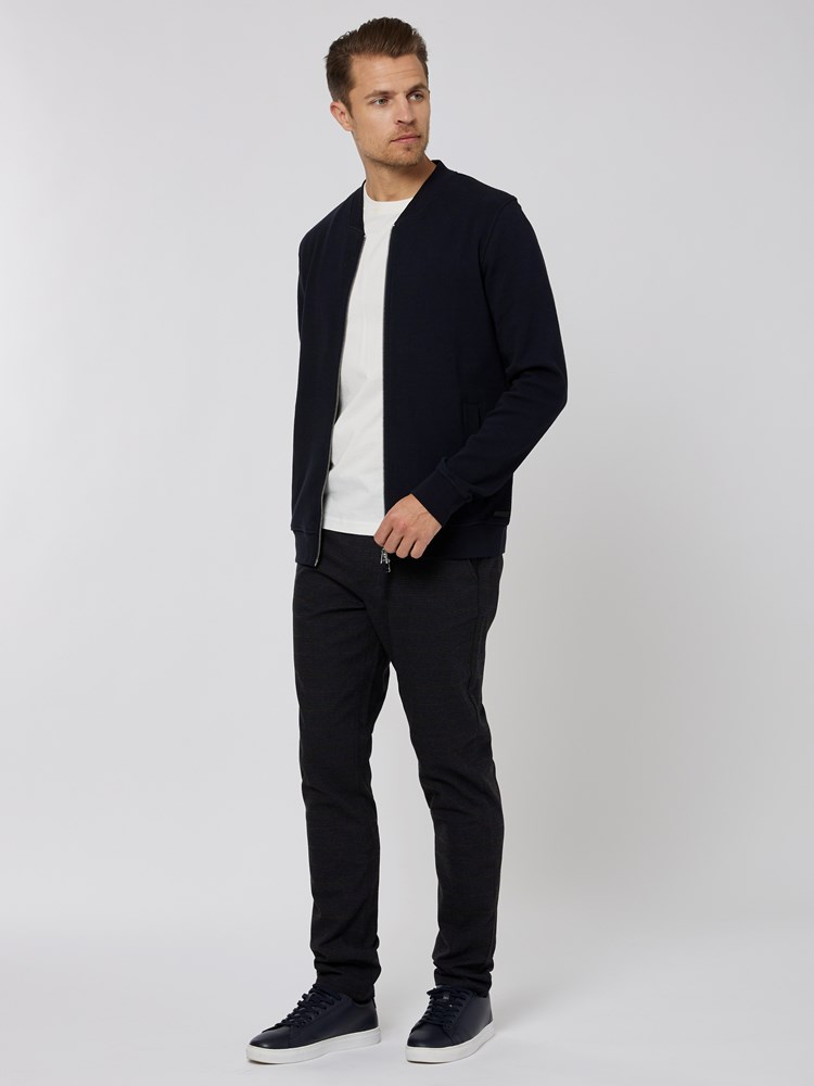Giovanni zip jakke 7501126_C27-MRCAPUCHIN-A22-Modell-Front_chn=vic_8380_Giovanni zip jakke C27.jpg_Front||Front
