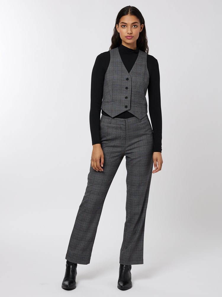 Mckenna vest 7501168_I7C-BLU-A22-Modell-Front_chn=vic_5942_Mckenna vest I7C 7501168.jpg_Front||Front